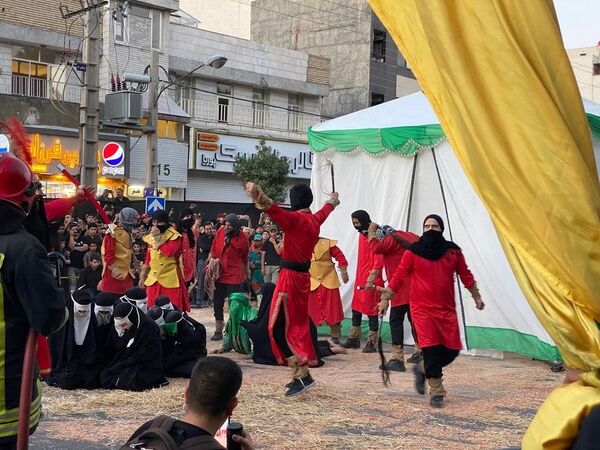 روضه مصور روز عاشورا همراه با مراسم خیمه‌سوزان در مشهد 
