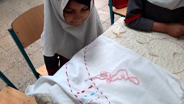 وقتی معلم، خیاط می‌شود