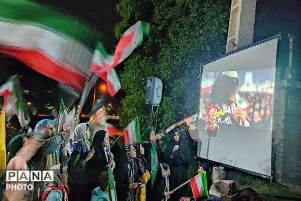 پرچم عزت را می‌بریم بالا 