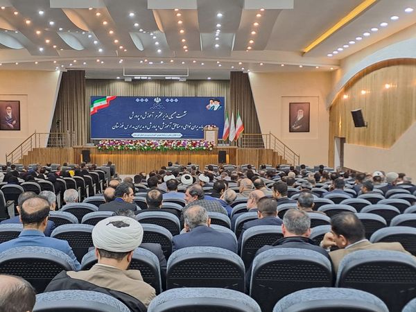 دیدار صمیمی وزیر آموزش‌وپرورش با فرهنگیان استان خوزستان