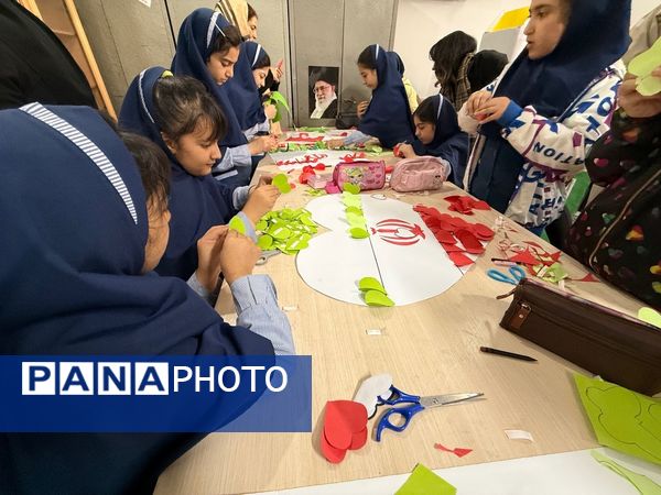 رویداد مادر دختری با محوریت پرچم ایران در مدرسه المهدی ناحیه 2 کرج 