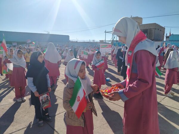 آیین بزرگداشت سردار شهید حاج قاسم سلیمانی در مدرسه ی بی بی صائب نقدی همت آباد