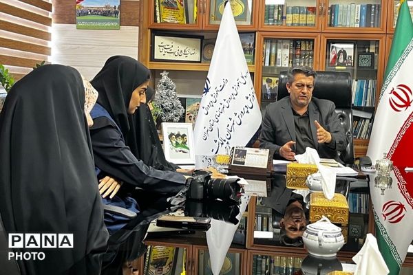 نشست صمیمی رئیس اموزش و پرورش شهرستان پاکدشت با خبرنگاران پانا پاکدشت