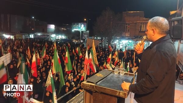 تجدید بیعت مردم نورآباد با رهبر انقلاب در پرتو پرچم متبرک امام رضا(ع)