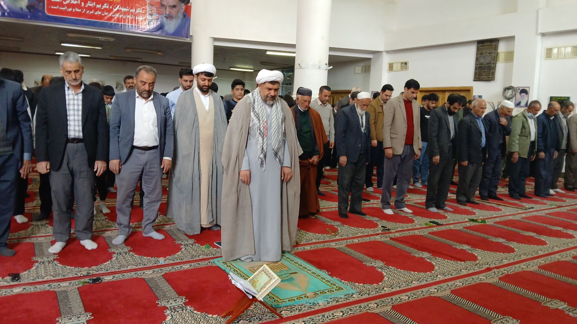 حضور پررنگ دانش‌آموزان بیرانوندی در نماز جمعه
