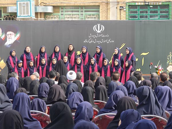 زنگ «سپاس معلم» در کرمانشاه 