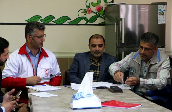 جلسه هماهنگی مانور زلزله در مدرسه مقصودلو سرخنکلا 