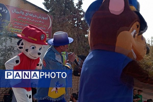  همایش بزرگ پیاده روی خانوادگی در نسیم‌شهر 