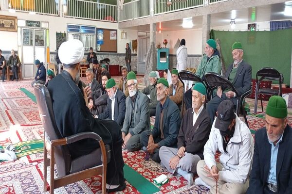 آخرین روز از اعتکاف دانش آموزی انس با خدا  در مسجد جامع شهر بار نیشابور