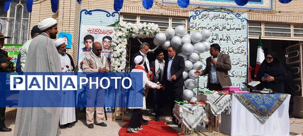 همزمان با سی و یکم شهریور ماه  زنگ شکوفه ها در مدارس باخرز به صدا درآمد