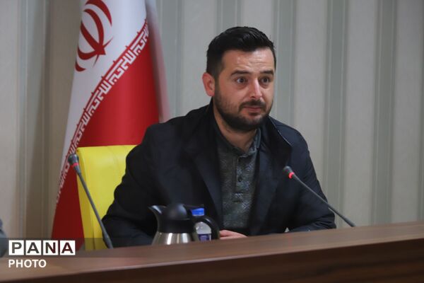 دیدار صمیمانه مدیر آموزش و پرورش ناحیه ۵ تبریز با نسل آگاه و فعال دانش‌آموزی