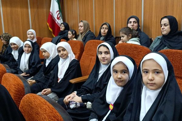  جنگ شادی به مناسبت میلاد امیرالمؤمنین(ع) در سالن تبلیغات شهرستان ورامین 