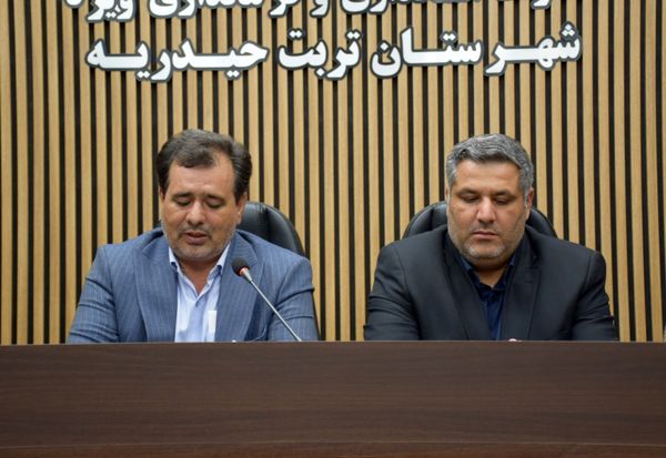 نشست هم‌اندیشی معاون استاندار با موسسان و مدیران مدارس غیردولتی تربت حیدریه 
