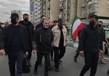 حضور سرلشکر موسوی در راهپیمایی ۲۲ بهمن