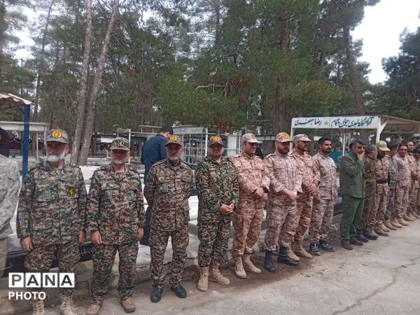 اشک و قدردانی در تشییع خلبان شهید بیاتی؛ مردم کوهدشت با شهیدشان وداع کردند 