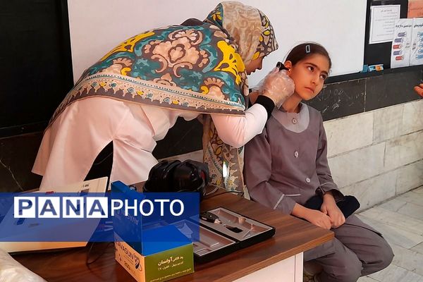 حضور پزشکان خیریه امام حسن عسگری برای غربالگری دانش آموزان دبستان میرشفیعی ها امری جهادی