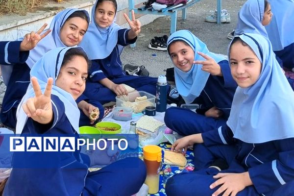 برگزاری جشن تخم‌مرغ‌های رنگی در دبستان قدر بهارستان دو