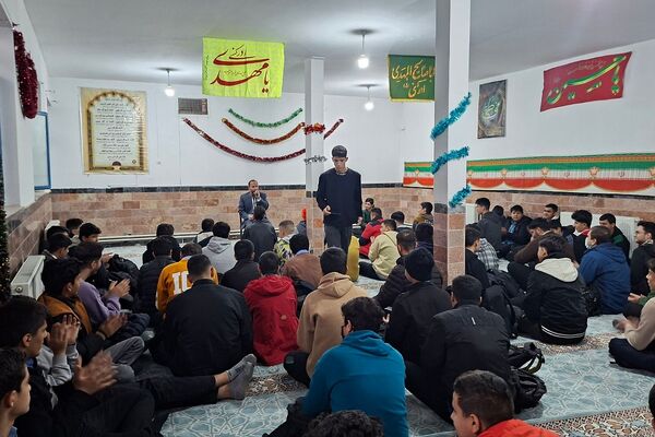 هنرنمایی دانش‌آموزان مدارس ناحیه دو شهرری در جشن میلاد حضرت فاطمه (س)