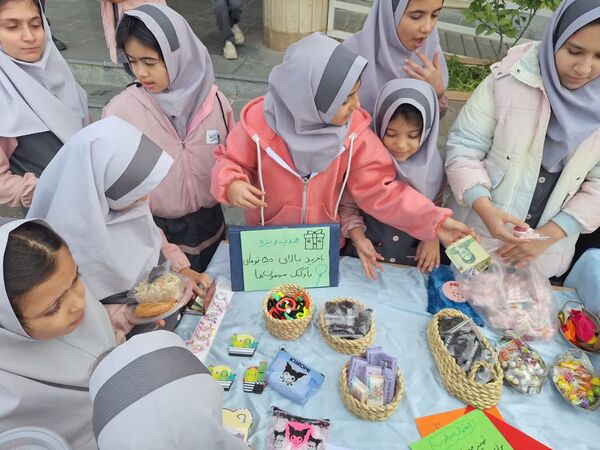 بازارچه دانش‌آموزی آزادشهر