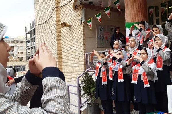 جشن پیروری انقلاب اسلامی در دبستان شهید آقچه‌لو رباط‌کریم