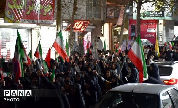هم‌نشینی آرام کنار مزار شهید گمنام
