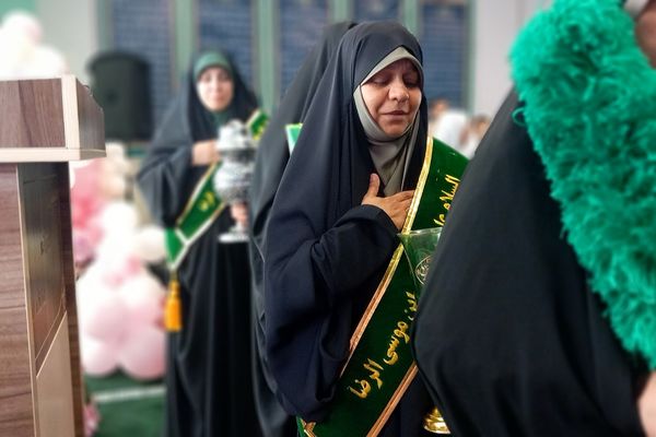  جشن پدر و دختری در دبستان مالک اشتر ملارد در دهه کرامت پیوند مهر را طنین انداز کرد 