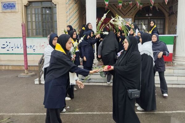 تشییع شهید گمنام در مدارس ناحیه 4 شیراز