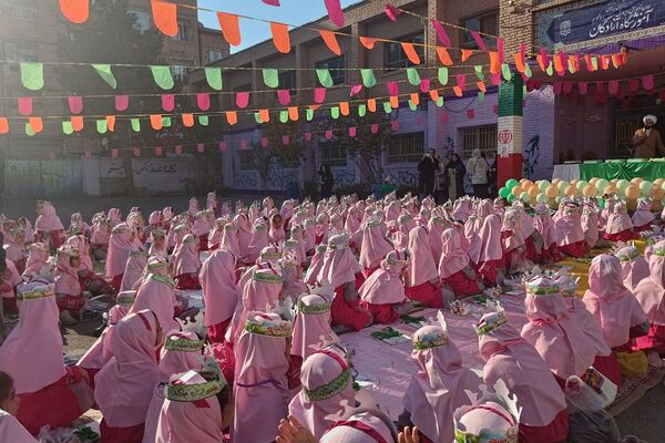 نغمه‌های قرآنی در دل دختران دبستان میقات بهارستان دو طنین‌انداز شد