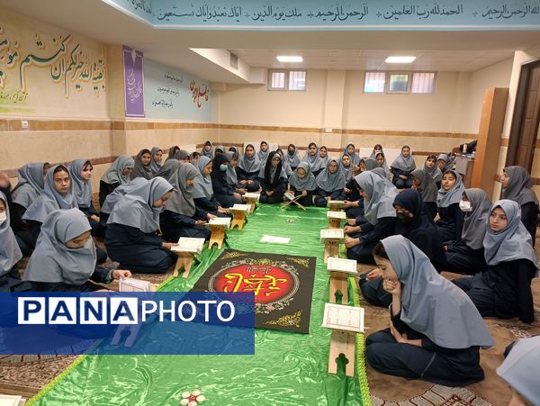 ایستگاه‌های صلواتی و دسته‌های سینه‌زنی و هیات‌های عزاداری در مدارس شهرستان قدس