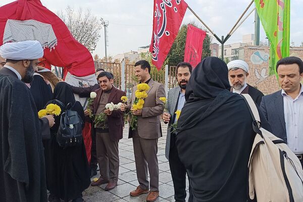بدرقه کاروان راهیان نور دانش‌آموزان دختران شهرری