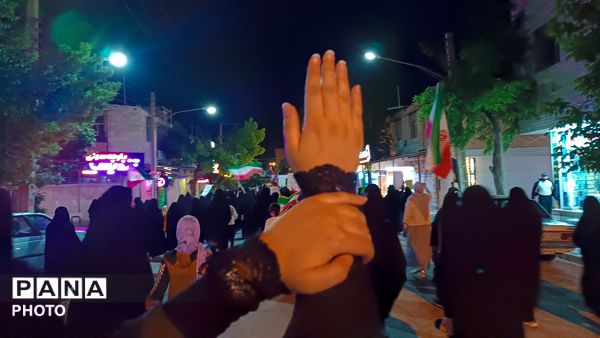 مردم فارسان با دست‌های وحدت، حامی مقاومت شدند