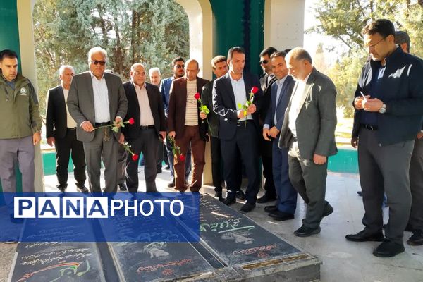  خدمت‌رسانی دولت به مردم زرقان در دهه فجر 