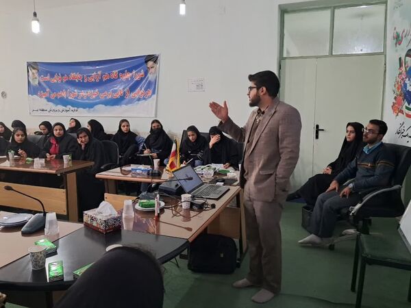 کلاس آموزش خبرنگاری برای دانش‌آموز خبرنگاران شهرستان نیر