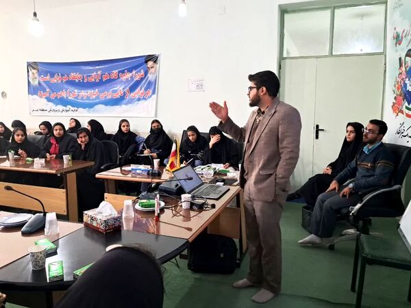 کلاس آموزش خبرنگاری برای دانش‌آموز خبرنگاران شهرستان نیر