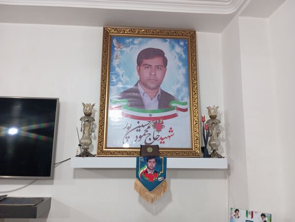 تجلیل دانش‌آموزان بندرعباسی از خانواده شهید در آستانه میلاد حضرت زهرا(س)