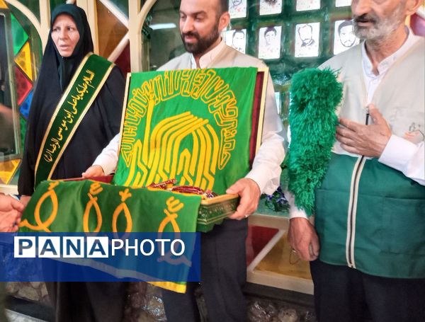 حضور خادمین حرم مطهر امام رضا (ع) به‌مناسبت دهه کرامت و هفته معلم در اداره آموزش و پرورش منطقه ۱۹