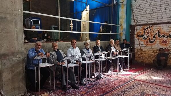 برگزاری نماز جمعه در آغاز هفته بسیج دانش آموزی با حضور دانش آموزان بسیجی نیشابور