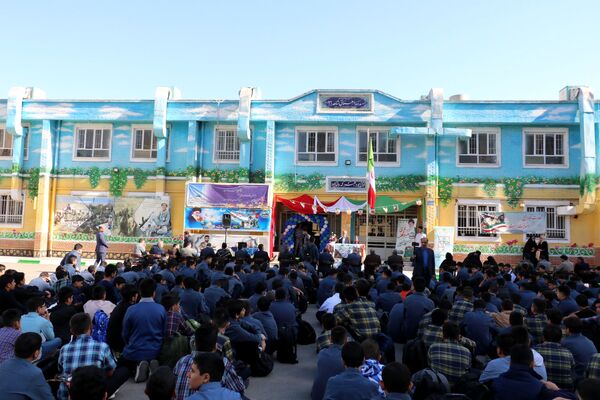 آیین بازگشایی مدارس و نواختن زنگ مهر ایثار و شهادت در ناحیه ۶ مشهد 