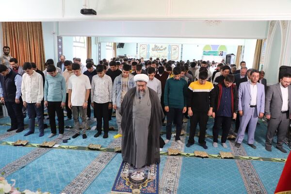 آیین نواخته شدن زنگ نماز در مدارس آذربایجان شرقی با حضور معاون آموزش متوسطه وزارت آموزش و پرورش