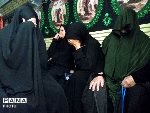 همراهی هیات زینب کبری(س) با کاروان نمادین اسرای کربلا