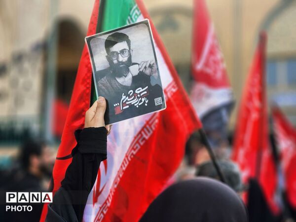 روایت قاب‌هایی از دریای دلدادگی؛ اجتماع عزاداران تهرانی در آیین بزرگداشت رهبر شهید