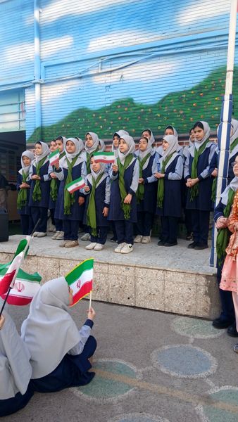 بزرگداشت روز ۲۲ بهمن  در دبستان میثاق 