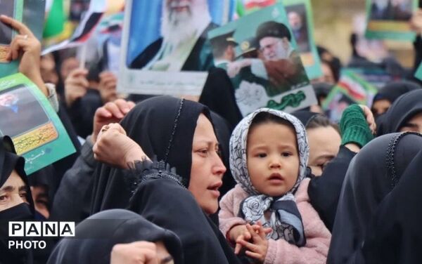 تصاویر حضور مهاجران مسلمان در مشهد؛ همبستگی با ملت ایران در سوگ امام خامنه‌ای (ره)