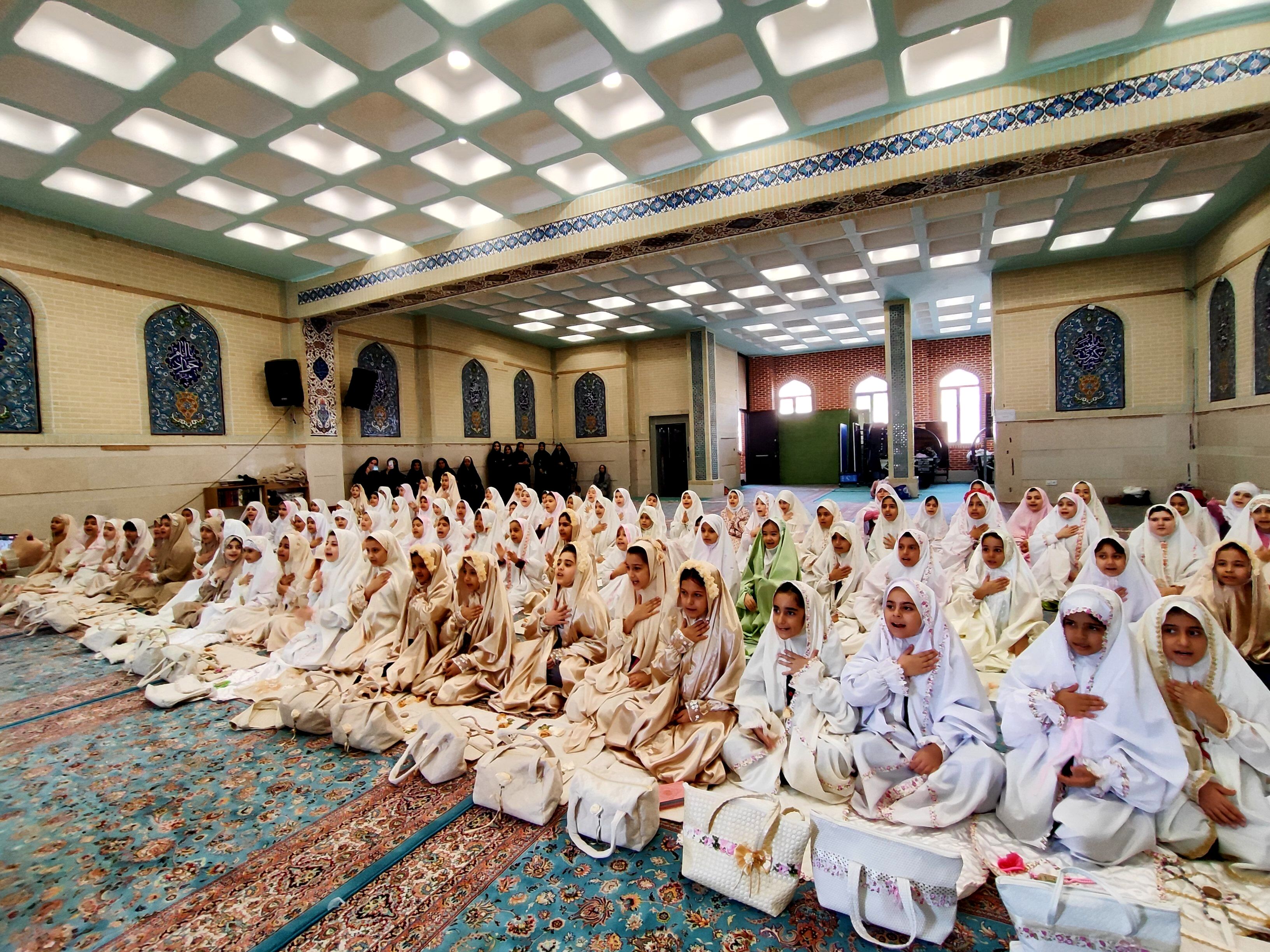 جشن تکلیف دانش‌آموزان مدرسه نصرت مظاهری ناحیه 4 کرج 