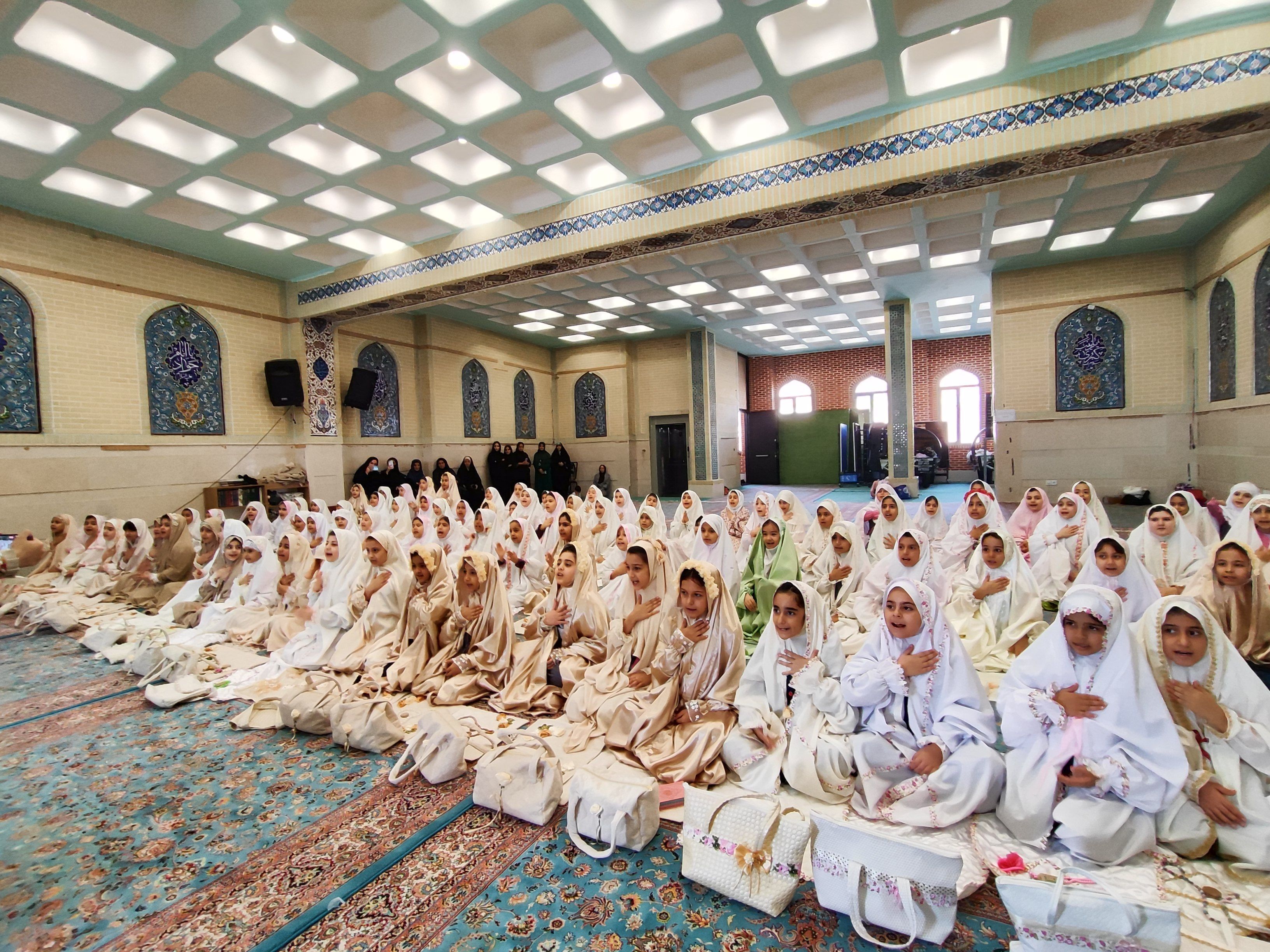 جشن تکلیف دانش‌آموزان مدرسه نصرت مظاهری ناحیه 4 کرج 