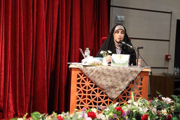 مسابقه قرائت تحقیق خواهران در نهمین دوره مسابقات قرآنی فرهنگیان سراسر کشور