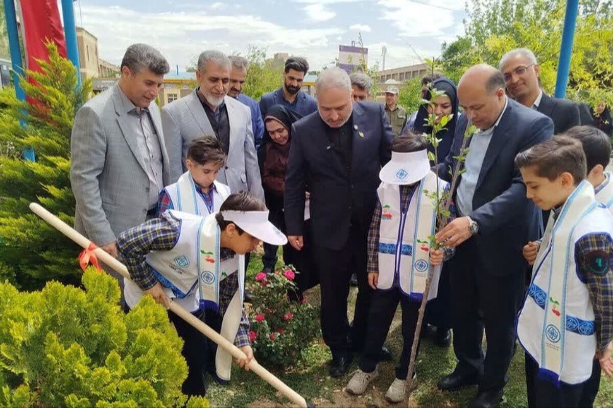 یادِ سبزِ شجره طیبه، در دلمان شکوفا شد