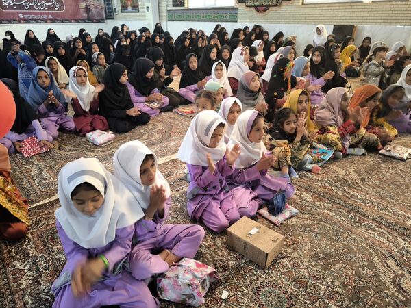 جشن اعیاد شعبانیه و تقدیر از دانش‌آموزان برتر آموزشگاه شهید بهشتی مزرعه