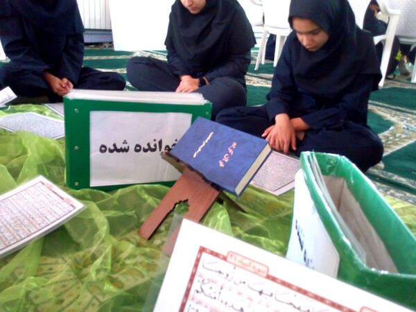 محفل انس با قرآن در دبیرستان فاطمیه 