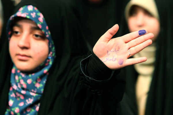 دیدار جمعی از رأی اولی‌ها و خانواده‌های شهدا با رهبر انقلاب اسلامی